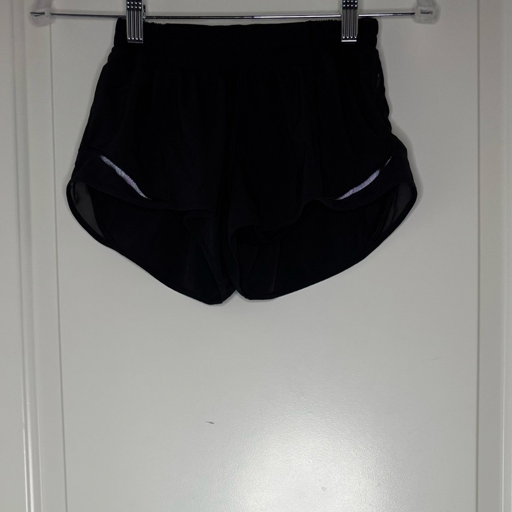 Lululemon Low rise Hotty Hots 2.5in size 0